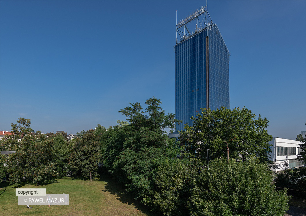 P18_9067_200814